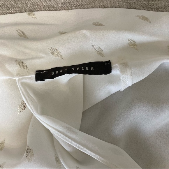 👚Suzy Shier short sleeve white blouse with silver foil leaf design👚 - Picture 3 of 5